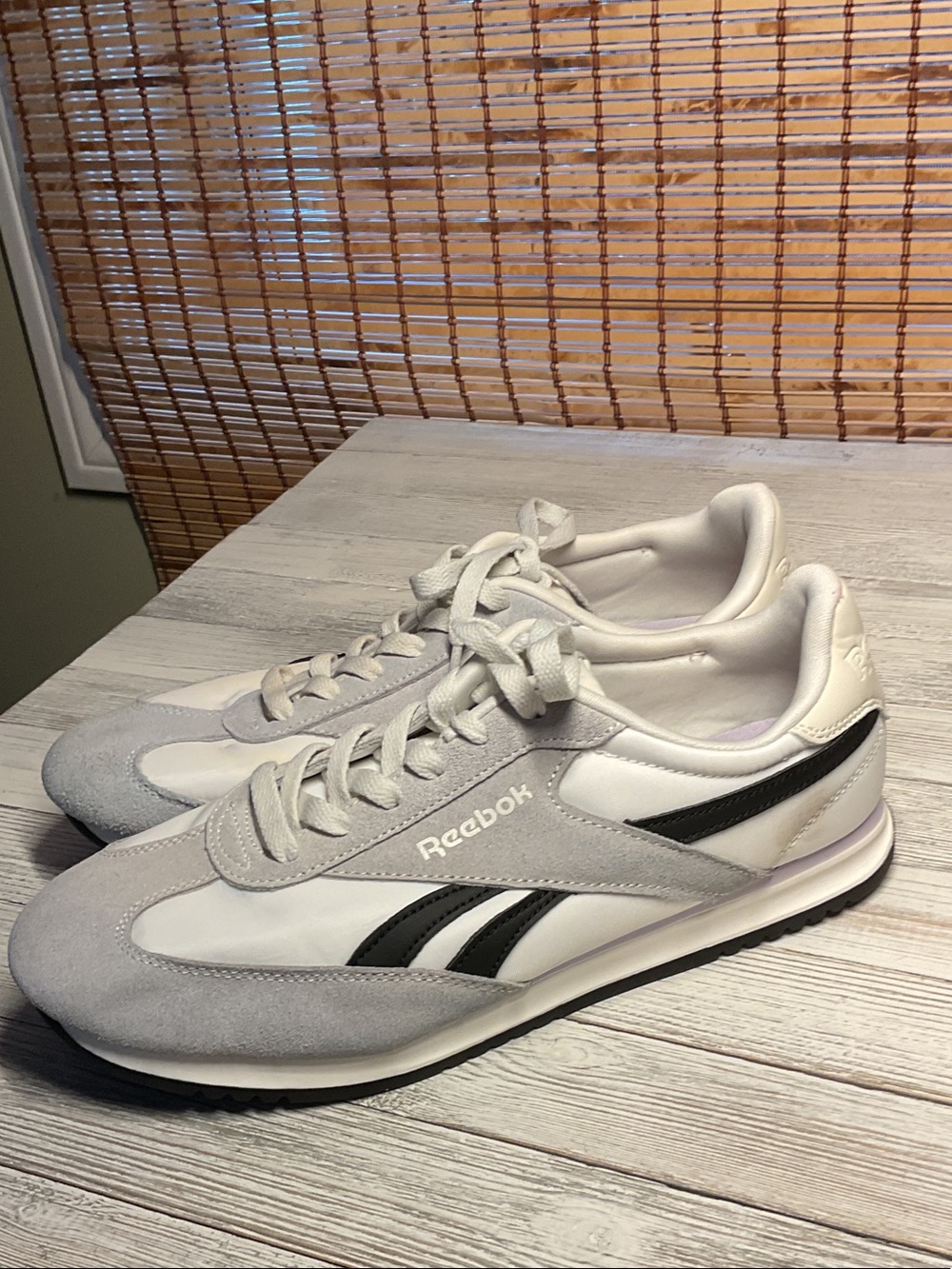 Reebok Fiori Shoes Women's size 10 Athletic Sneakers Lace Up Low Top Comft